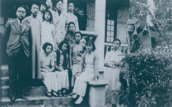 1936年业余合唱团部分成员合影(1).jpg